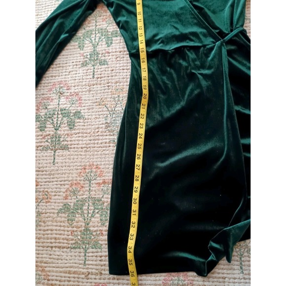 Banana Republic Emerald Velvet WrapDress Sz2 Long Sleeve VNeck Holiday Cocktail - Picture 8 of 8